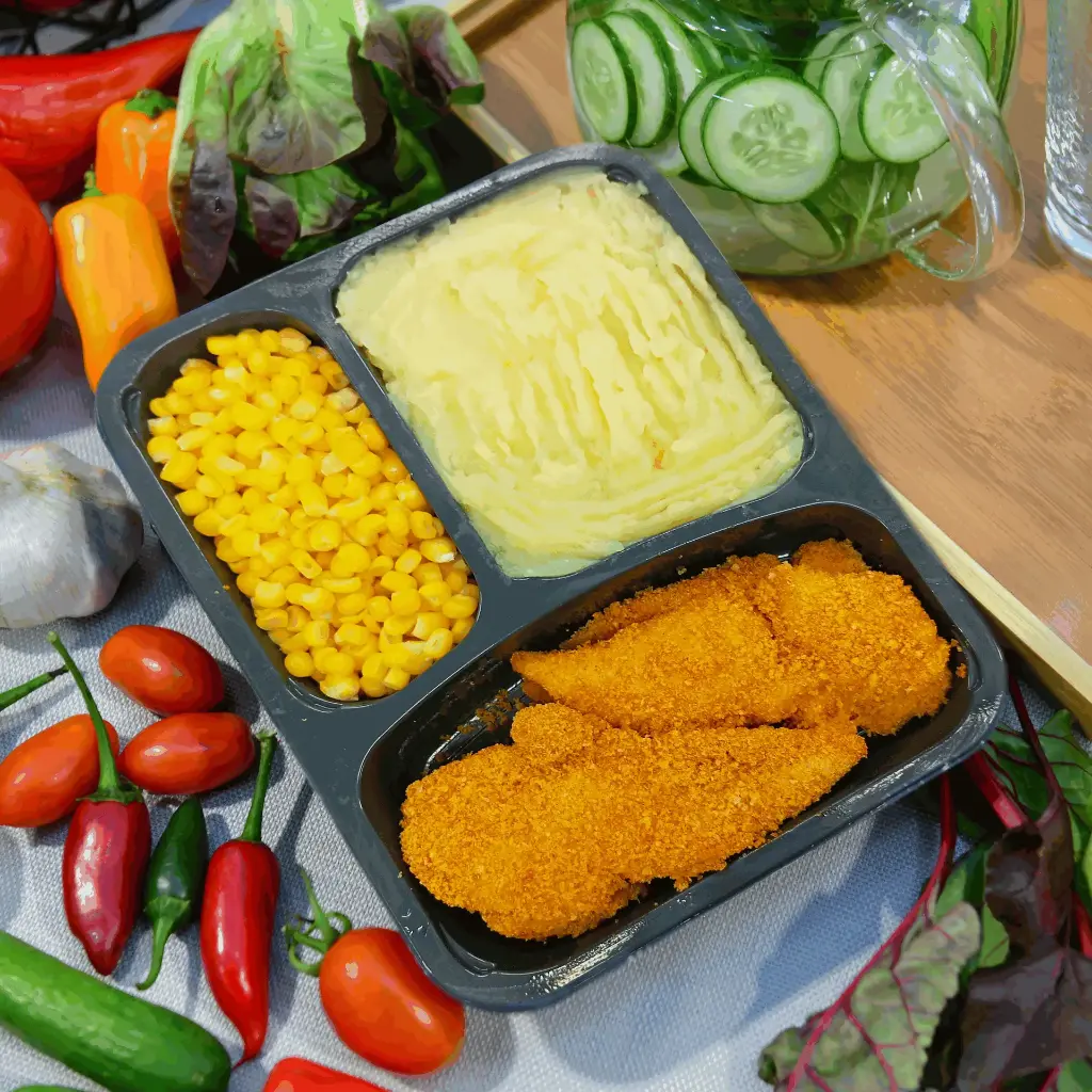 שניצל לצד פירה וגרעיני תירס (בד"צ)