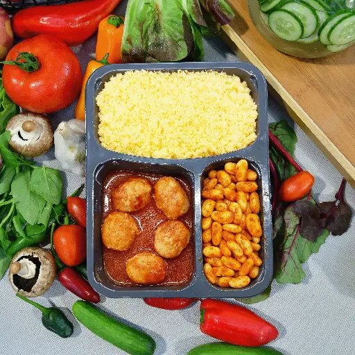 [KK070] קציצות עוף ברוטב, קוסקוס ושעועית לבנה