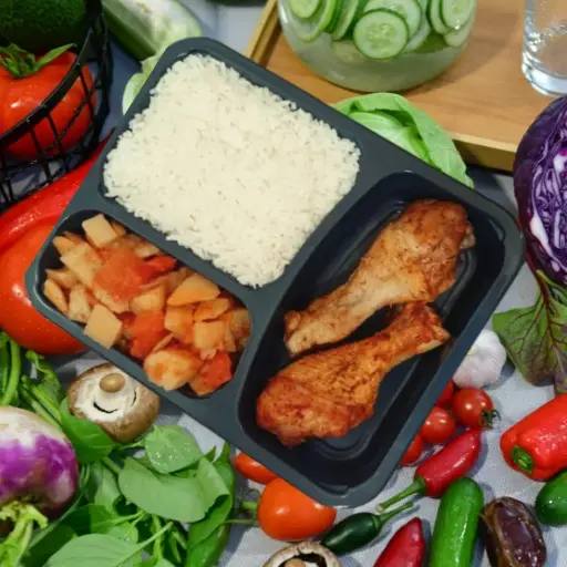 שוקיים/ ירכיים עוף לצד אורז ותבשיל ירקות (בד"צ)